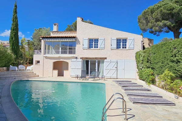 Maison de luxe à vendre à Saint-Raphaël, 840 000 €, Photo 1