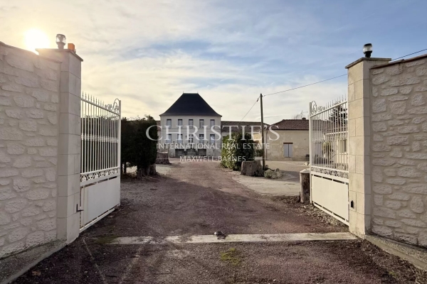 Maison de luxe à vendre à Angoulême, 2 730 000 €, Photo 2