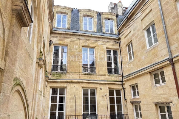 Luxury Apartment for sale in Bordeaux, 440 000 €, Photo 2
