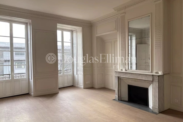 Luxury Apartment for sale in Bordeaux, 719 000 €, Photo 3
