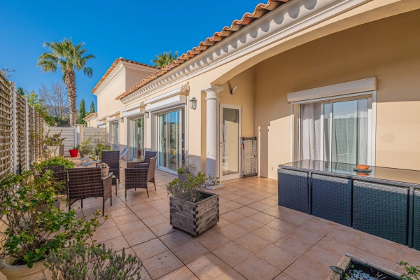 Maison de luxe à vendre à Sainte-Maxime, 735 000 €, Photo 1