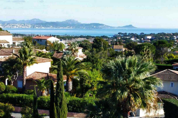Maison de luxe à vendre à Fréjus, 682 000 €, Photo 2