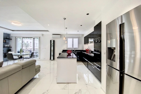 Appartement de luxe à vendre à Juan-les-Pins, 549 000 €, Photo 1