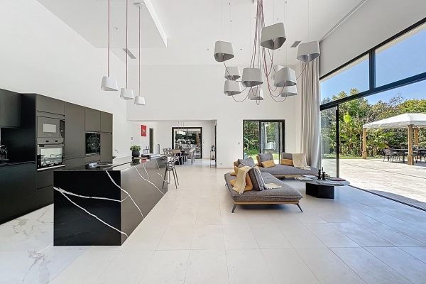 Luxury House for sale in Roquefort-les-Pins, 1 990 000 €, Photo 1