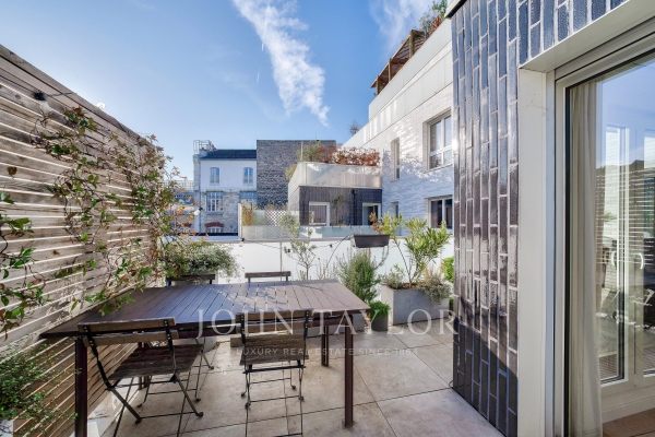 Luxury Apartment for sale in Paris 18Ème, 850 000 €, Photo 1