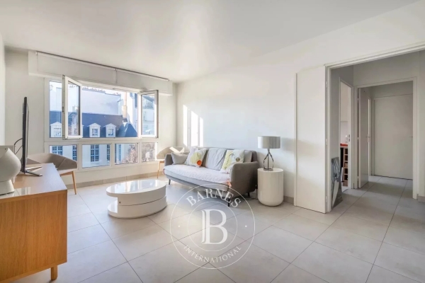 Luxury Apartment for sale in Paris 3Ème, 780 000 €, Photo 2