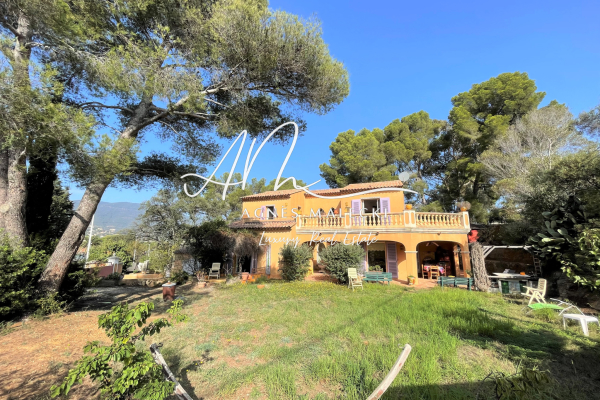 Maison de luxe à vendre à Cavalaire-sur-Mer, 1 490 000 €, Photo 1