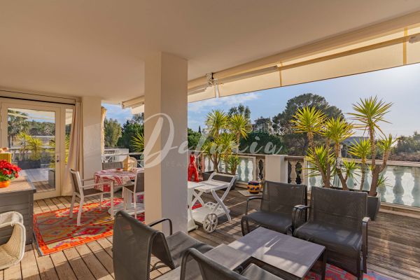 Luxury Apartment for sale in Saint-Raphaël, 1 090 000 €, Photo 2