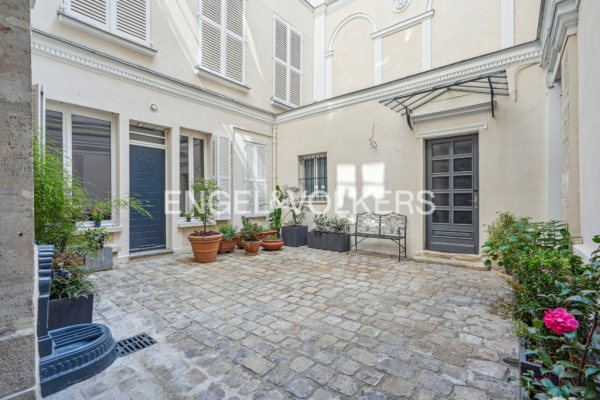 Luxury Apartment for sale in Paris 3Ème, 1 045 000 €, Photo 1