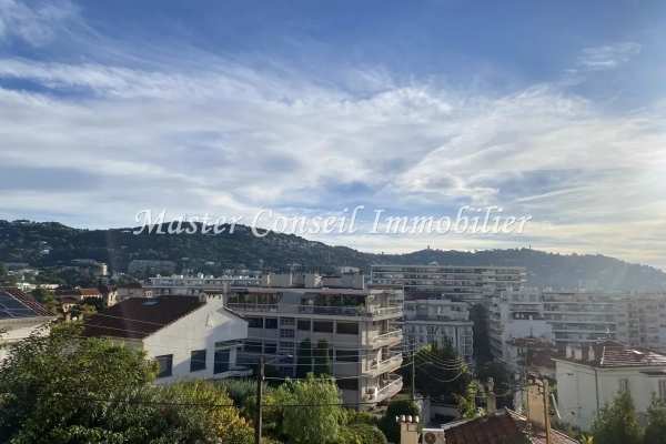 Luxury Apartment for sale in Le Cannet, 455 800 €, Photo 1