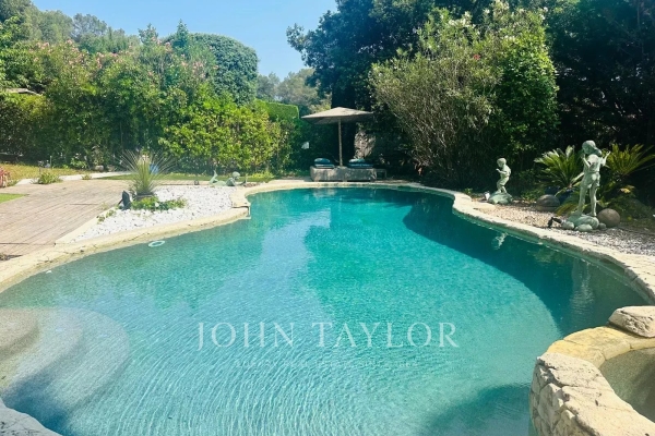 Maison de luxe à vendre à Roquefort-les-Pins, 1 799 000 €, Photo 2