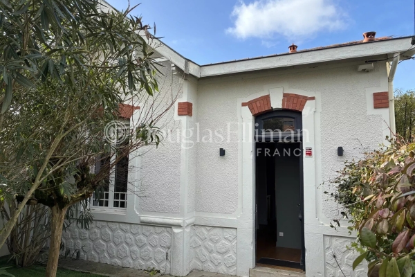 Luxury House for sale in Bordeaux, 585 000 €, Photo 1