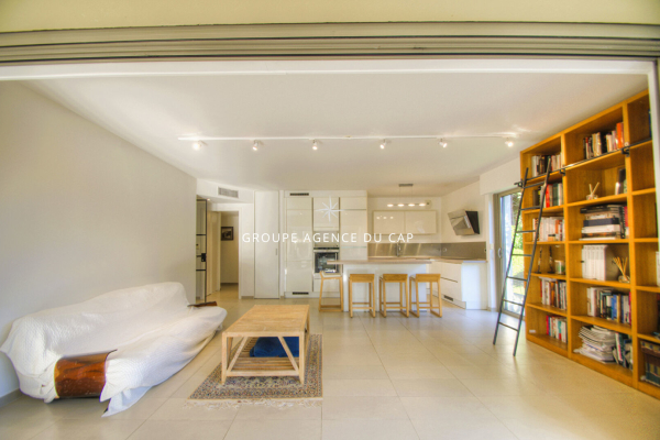 Luxury Apartment for sale in Saint-Raphaël, 839 000 €, Photo 2