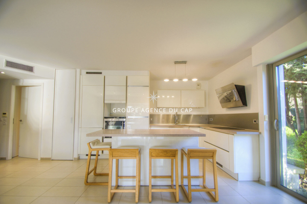 Luxury Apartment for sale in Saint-Raphaël, 839 000 €, Photo 3