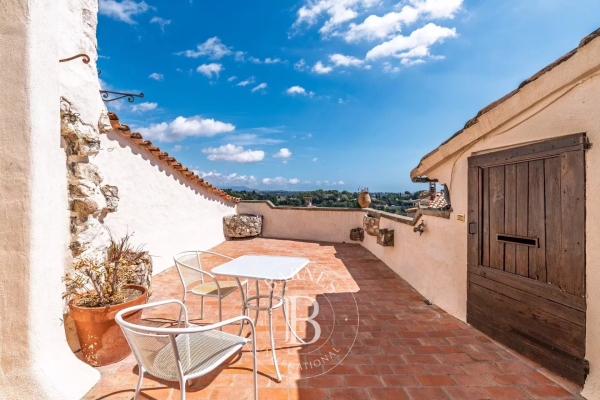 Luxury Apartment for sale in Saint-Paul-de-Vence, 1 135 000 €, Photo 2