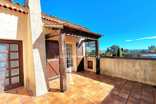 Maison de luxe à vendre à Saint-Aygulf, 890 000 €, Photo 1