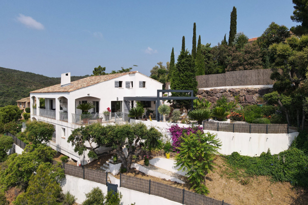 Maison de luxe à vendre à Agay, 1 450 000 €, Photo 1