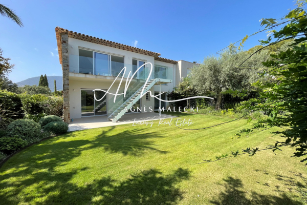 Luxury House for sale in Cavalaire-sur-Mer, 1 950 000 €, Photo 1