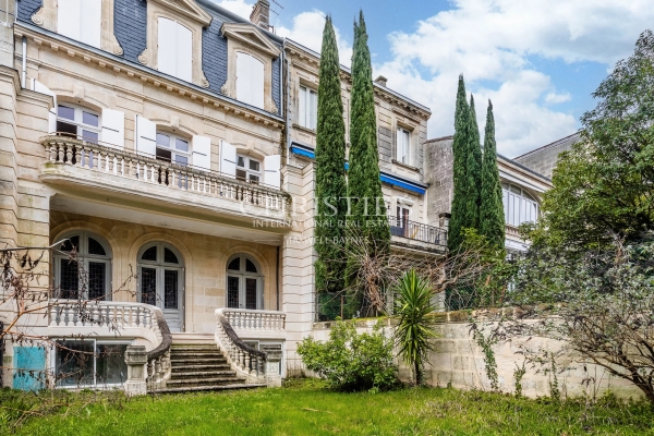 Luxury House for sale in Bordeaux, 1 900 000 €, Photo 1