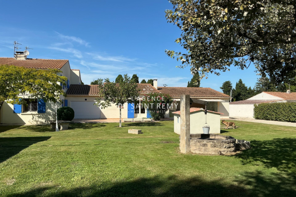 Maison de luxe à vendre à Saint-Rémy-de-Provence, 742 000 €, Photo 1