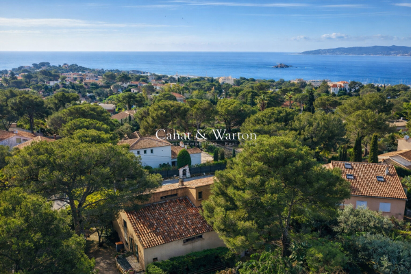 Maison de luxe à vendre à Saint-Raphaël, 735 000 €, Photo 1