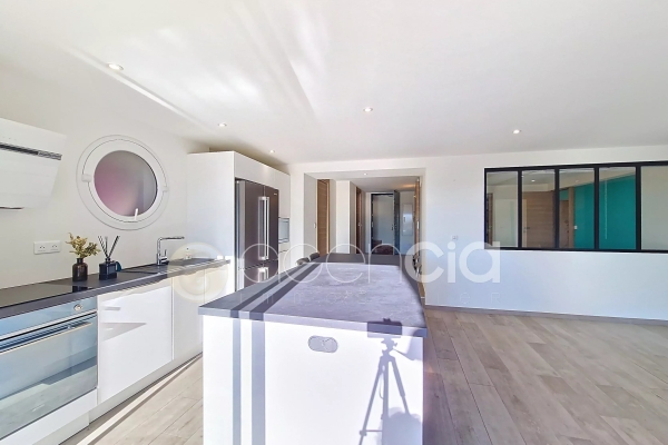 Appartement de luxe à vendre à Spéracèdes, 350 000 €, Photo 3