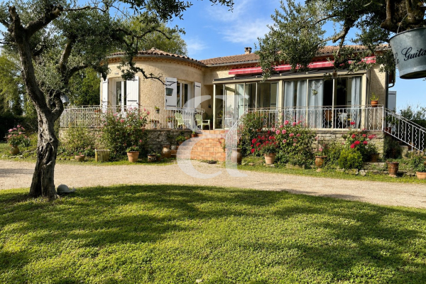 Maison de luxe à vendre à Saint Étienne-du-Grès, 575 000 €, Photo 1