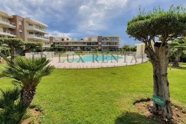 Luxury Apartment for sale in Antibes, 220 000 €, Photo 1