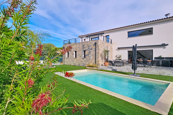 Maison de luxe à vendre à Fréjus, 1 095 000 €, Photo 2