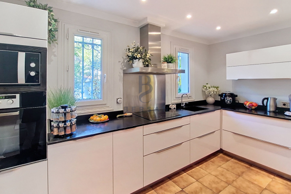 Maison de luxe à vendre à Fréjus, 731 500 €, Photo 3