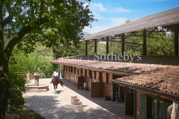 Maison de luxe à vendre à Roquefort-les-Pins, 24 000 000 €, Photo 1