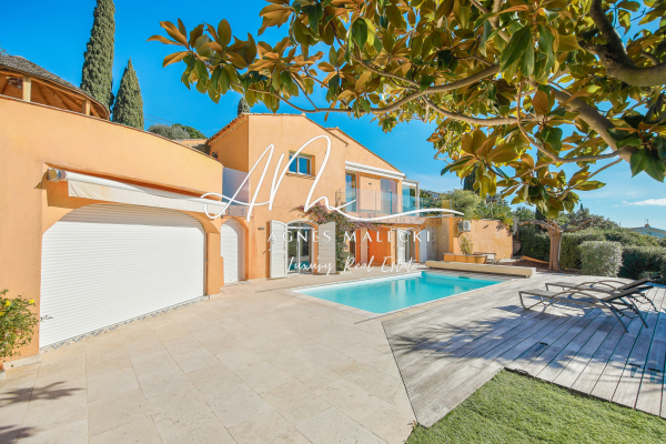 Luxury House for sale in Cavalaire-sur-Mer, 1 890 000 €, Photo 1