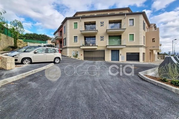 Appartement de luxe à louer à Le Rouret, 1 380 €, Photo 1