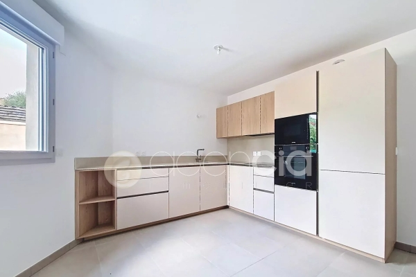 Appartement de luxe à louer à Le Rouret, 1 380 €, Photo 3