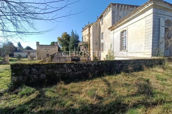 Maison de luxe à vendre à Lussac, 1 290 000 €, Photo 1