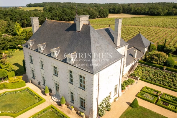 Luxury House for sale in Saumur, 3 400 000 €, Photo 1