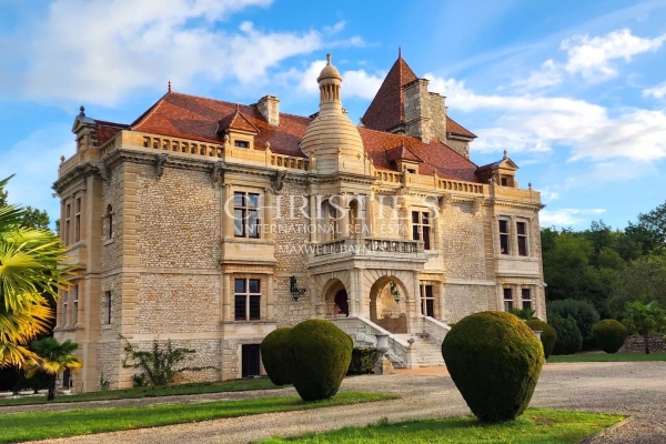 Maison de luxe à vendre à Angoulême, 2 300 000 €, Photo 1