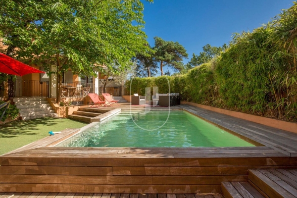 Maison de luxe à vendre à Roussillon, 550 000 €, Photo 1