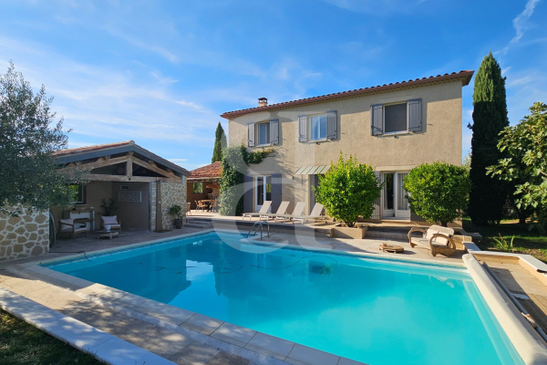 Luxury House for sale in Sainte-Cécile-les-Vignes, 640 000 €, Photo 1