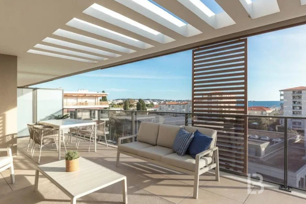 Luxury Apartment for sale in Antibes, 860 000 €, Photo 1