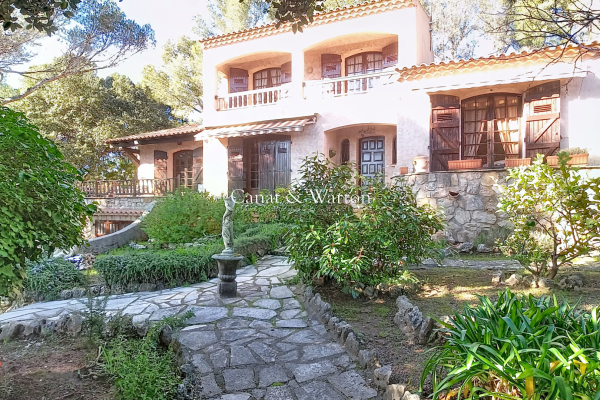 Maison de luxe à vendre à Saint-Raphaël, 842 000 €, Photo 1