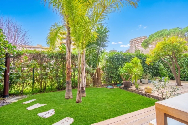 Luxury Apartment for sale in Antibes, 740 000 €, Photo 1