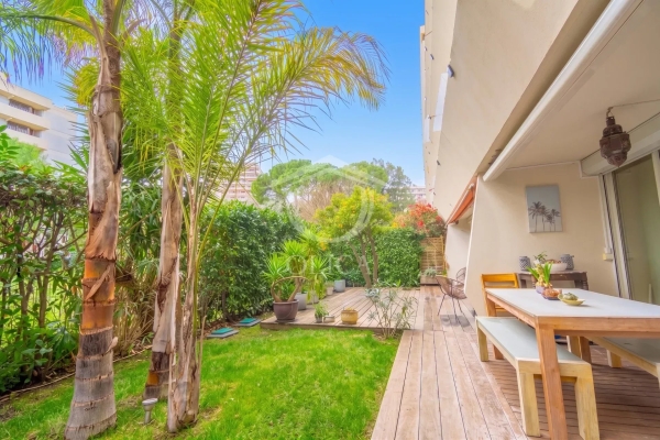 Luxury Apartment for sale in Antibes, 740 000 €, Photo 2