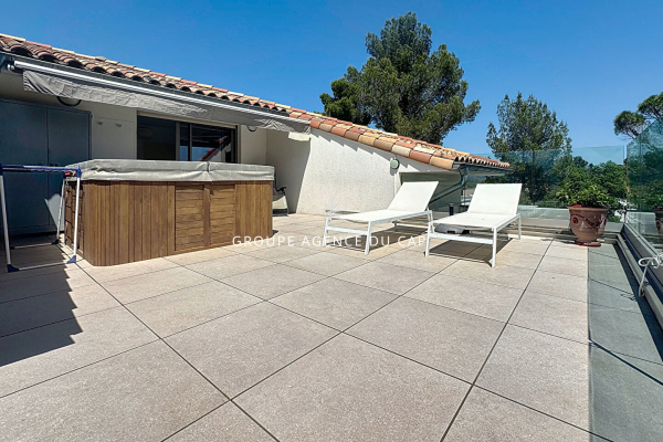 Luxury Apartment for sale in Saint-Raphaël, 749 000 €, Photo 1