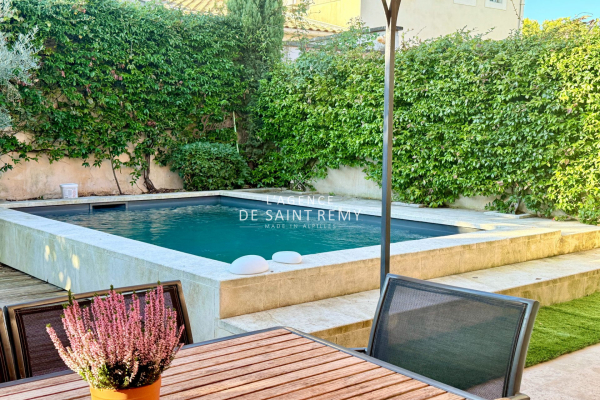 Maison de luxe à vendre à Saint-Rémy-de-Provence, 498 000 €, Photo 1