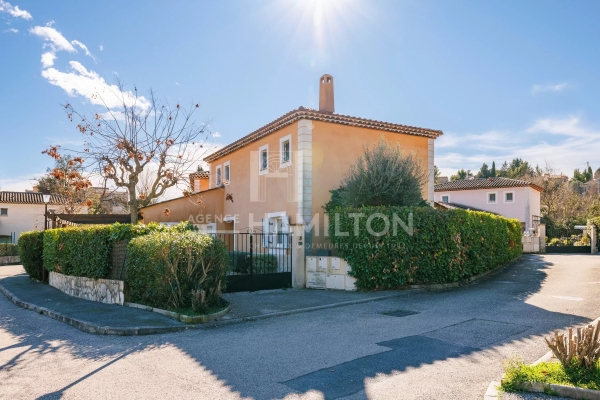 Maison de luxe à vendre à Le Rouret, 675 000 €, Photo 1