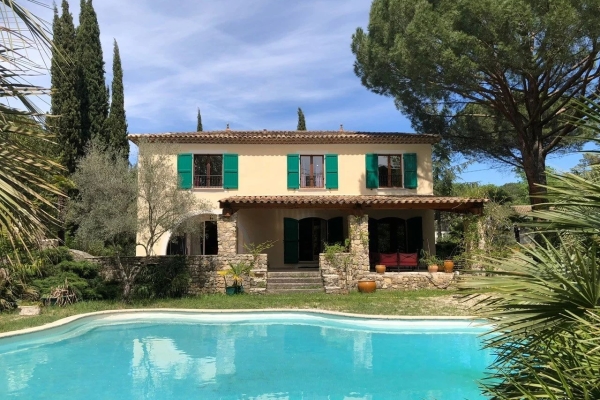 Maison de luxe à vendre à Bagnols-en-Forêt, 765 000 €, Photo 1