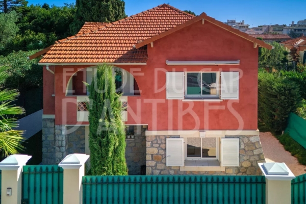 Maison de luxe à vendre à Cap d'Antibes, 1 590 000 €, Photo 2