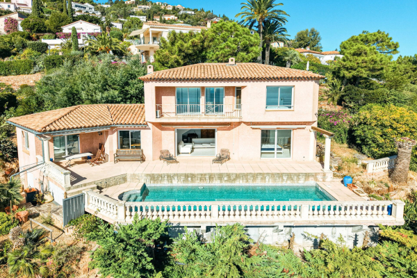 Maison de luxe à vendre à Saint-Raphaël, 1 700 000 €, Photo 1