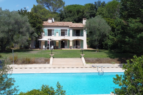 Maison de luxe à vendre à Roquefort-les-Pins, 2 500 000 €, Photo 1
